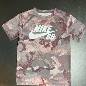 🌻$10 Before Summer Flash Sale🌻 Boys Nike T Shirt